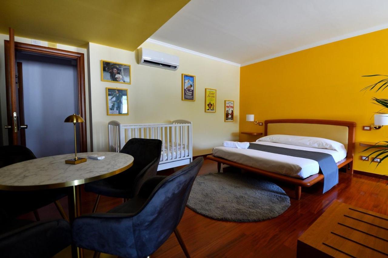 Le Cinema Bed & Breakfast Formia Luaran gambar