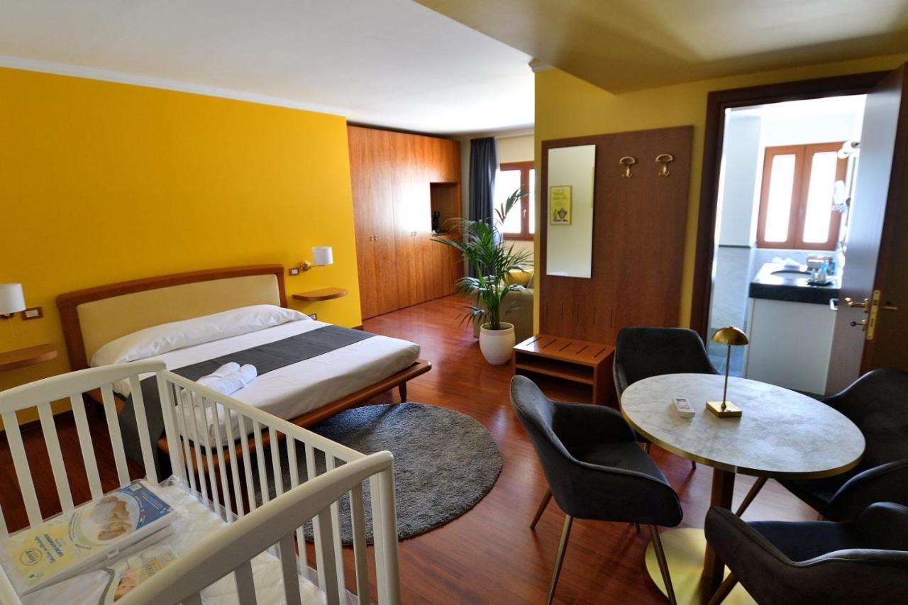Le Cinema Bed & Breakfast Formia Luaran gambar